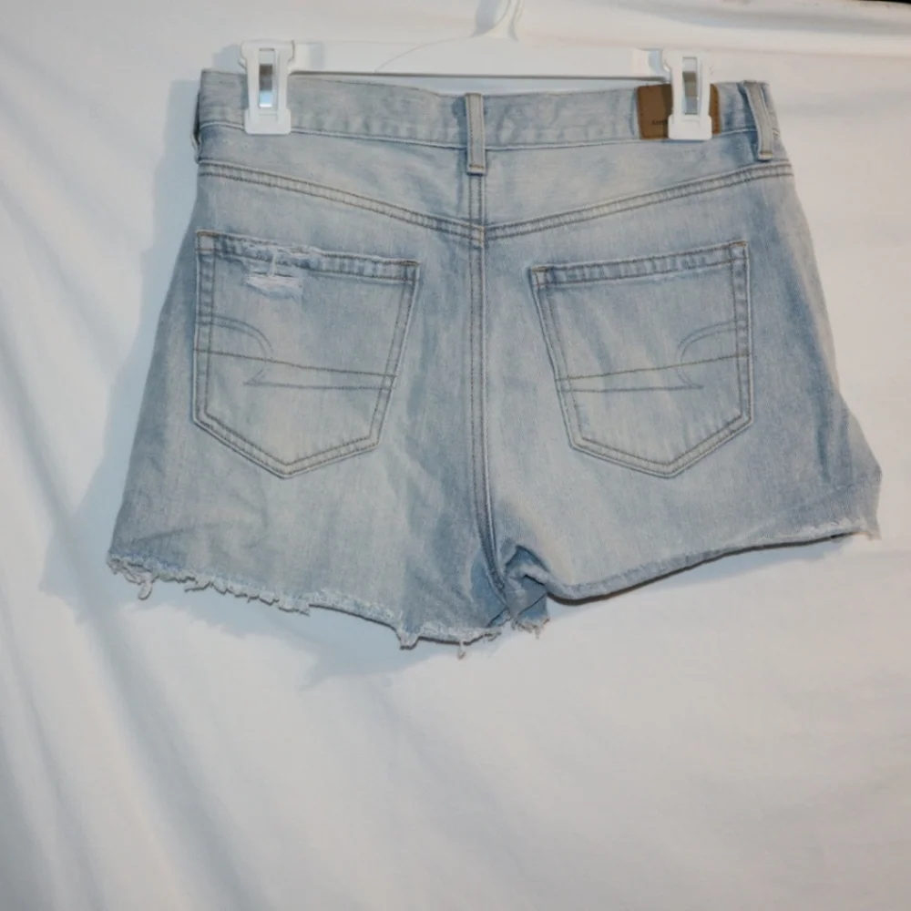 American Eagle Light Wash Jean Shorts With Snap Sides - Picture 7 of 12